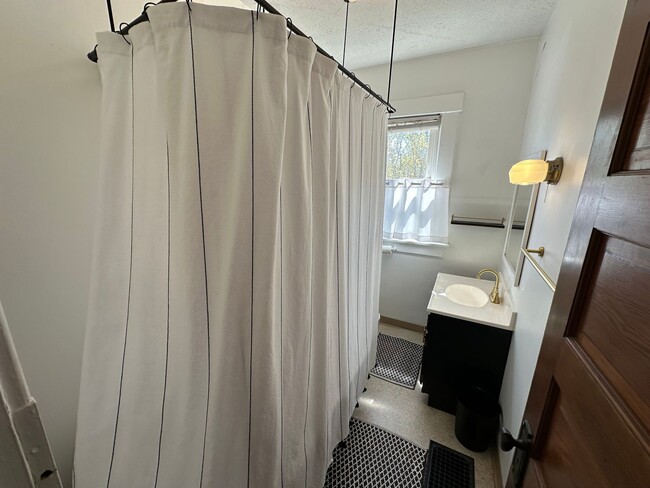 Building Photo - Thurman Ave 273-275 WAG