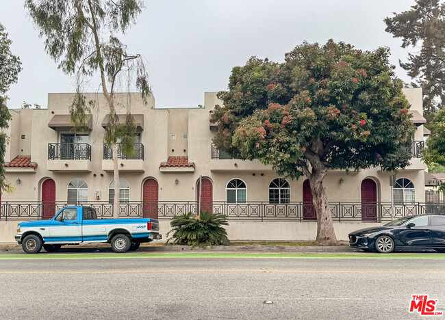 Building Photo - 1457 Centinela Ave