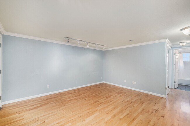 Building Photo - Spacious 1 Bed 1 Bath in the heart of Capi...