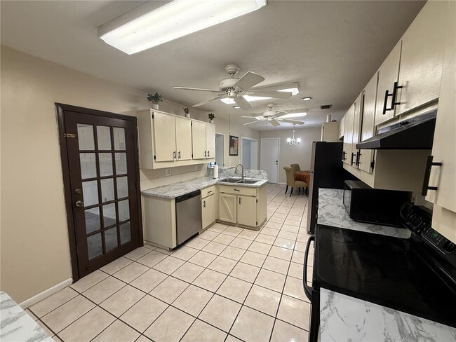 Building Photo - 8221 Malvern Cir