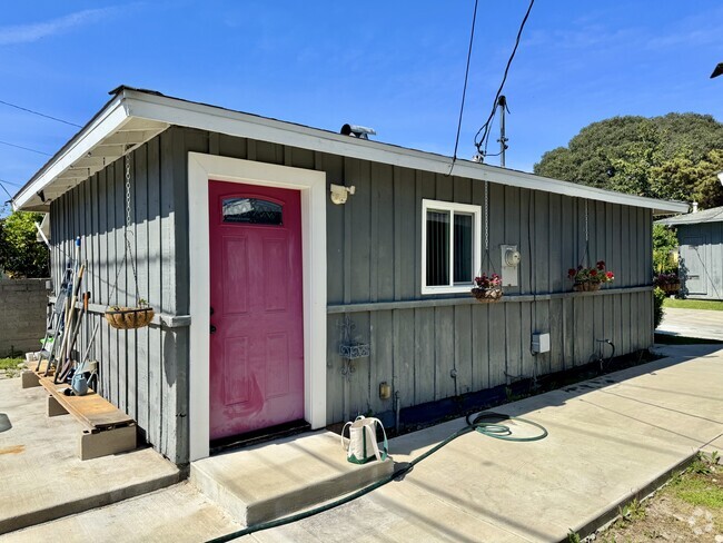 Building Photo - 131 N Vega St
