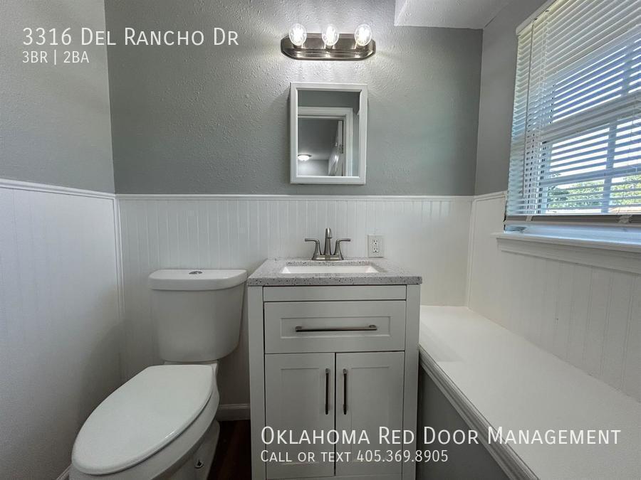 Building Photo - 3316 Del Rancho Rd