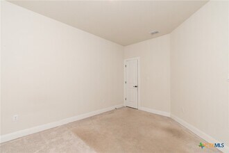 Building Photo - 250 Sugar Cane Rd