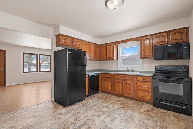 Building Photo - 1045 Green Acres Ln