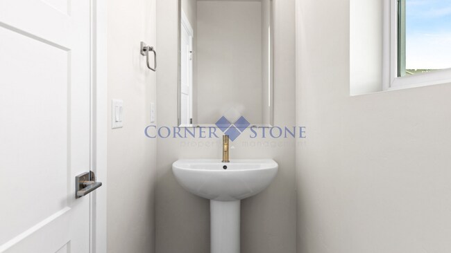 Building Photo - Modern New Construction Home in Boise!