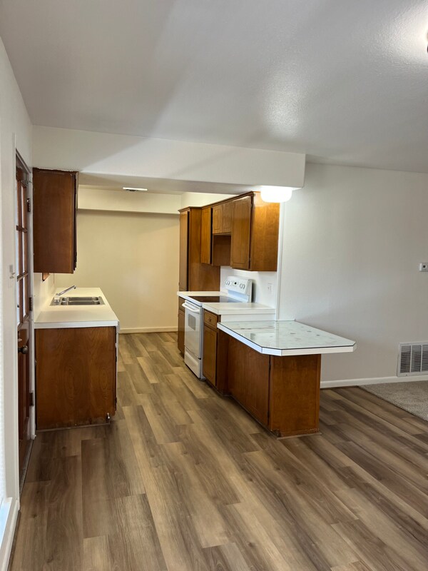 Building Photo - 1805 Greenwood Ln