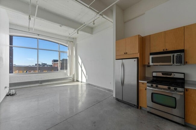 Building Photo - 700 N Washington Ave