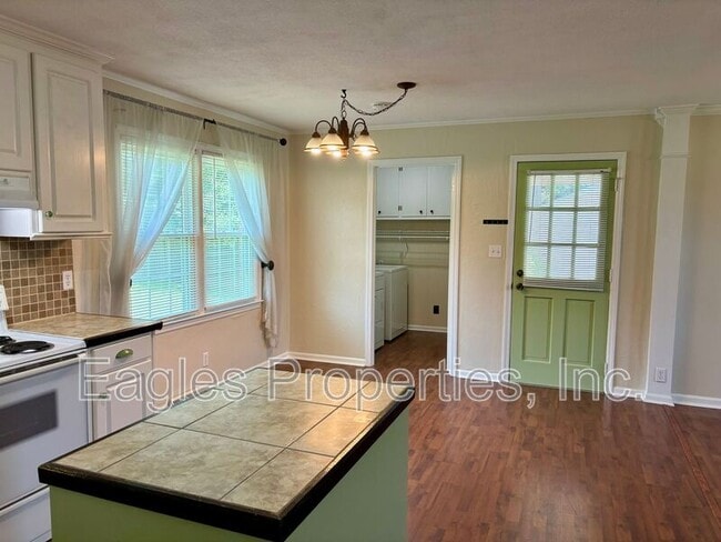 Building Photo - 383 N Washington St