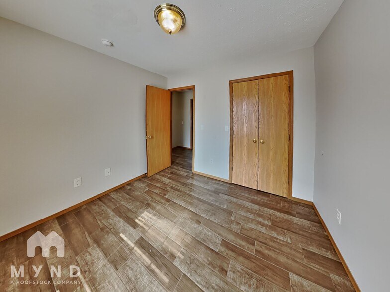 Building Photo - 1000 W Snider St