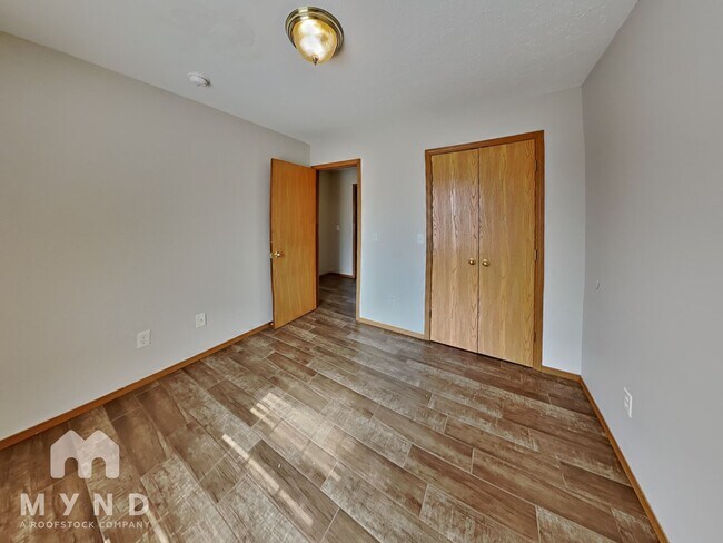 Building Photo - 1000 W Snider St