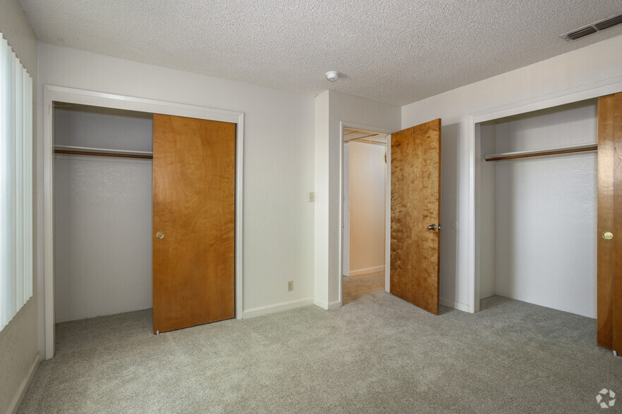 1BR, 1BA - 835SF - Palm Terrace Apartments