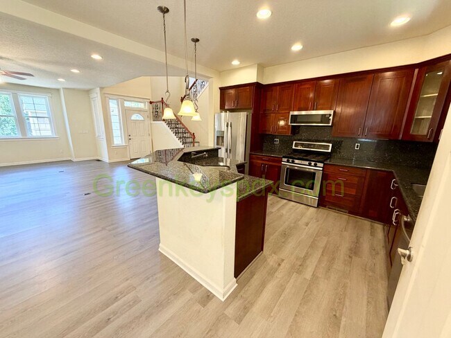Building Photo - Gorgeous House in Upscale Neighborhood in Tigard, 5 Bedrooms plus Den/Office, 3.5 Bathrooms, Larg...