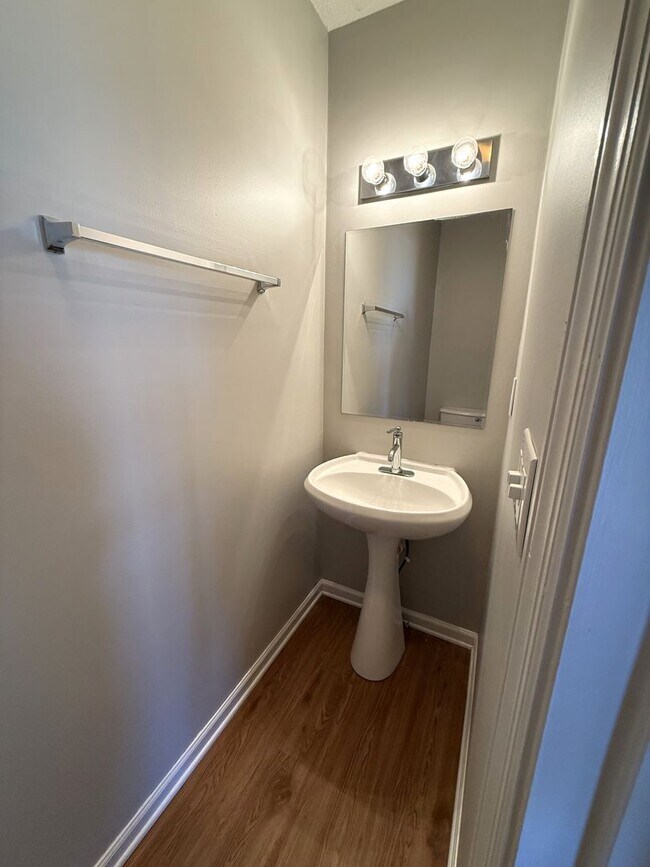 Building Photo - 1 Bedroom / 1.5 Bath with Garage in Gray, TN!