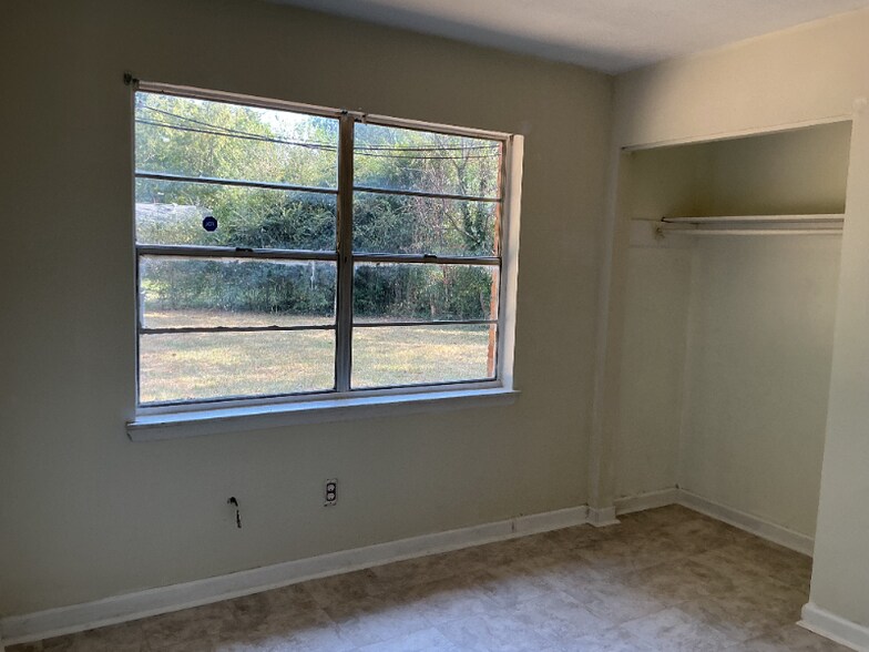 Building Photo - 3656 Surrey Ln