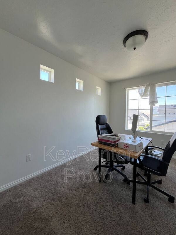 Building Photo - 174 E Polaris Dr