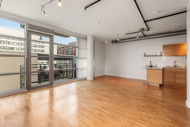Building Photo - Enjoy all that Logan Circle and Mount Vernon Square have to offer in this modern and bright 2 bed...