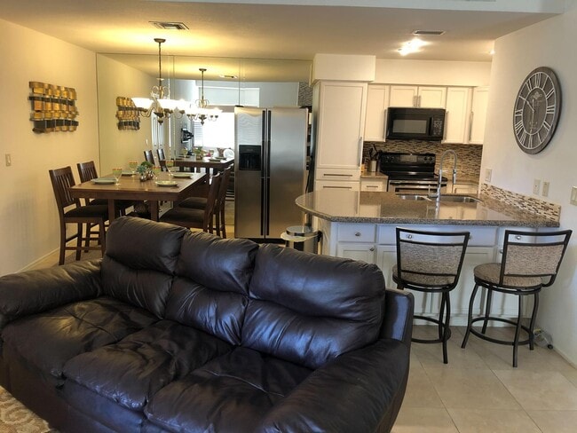 Building Photo - Two bedroom condo