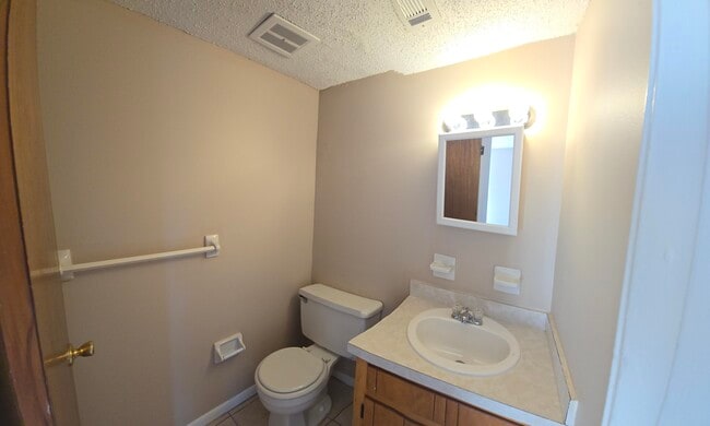 Building Photo - 106 Valencia Dr