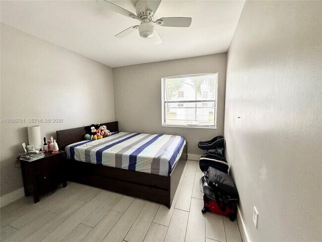 Building Photo - 9427 Fontainebleau Blvd
