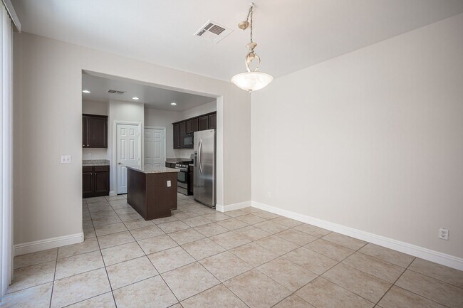 Building Photo - Beautiful 4 Bedroom 2.5 bath Home in the Southwest!