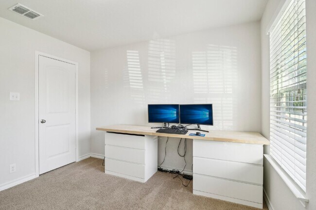 Building Photo - "Charming 4-Bedroom Oasis with custom fini...
