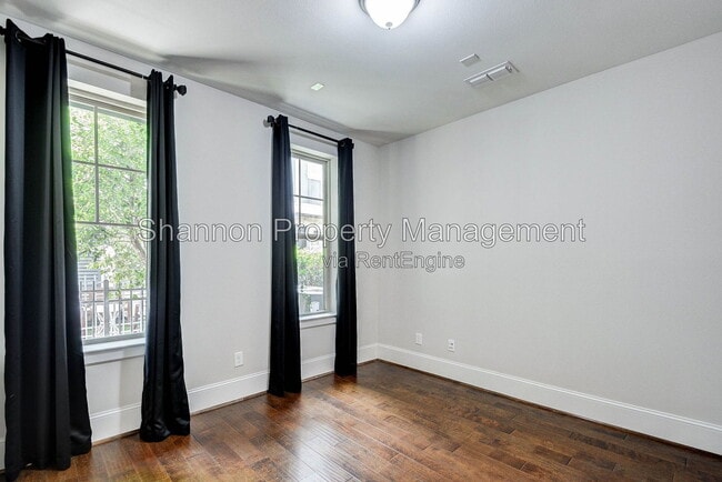 Building Photo - 720 N Shepherd Dr