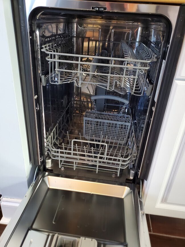 New stainless dishwasher - 108 Cypress Point Ct #106-B