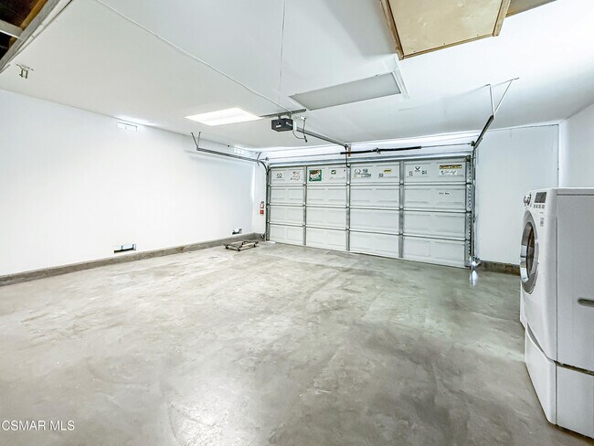 Building Photo - 360 N Greenmeadow Ave