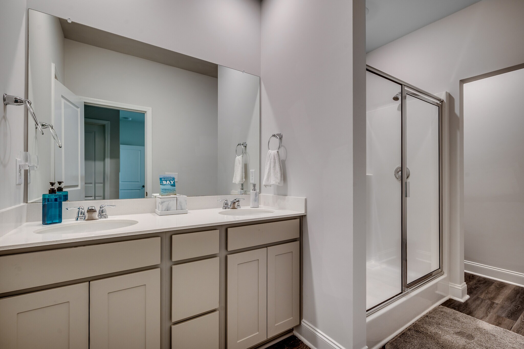 Ensuite master bath - 487 Waterend Dr