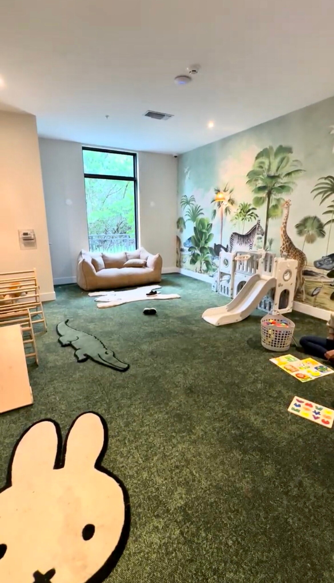 Building Photo - 2596 NE 182nd Ter