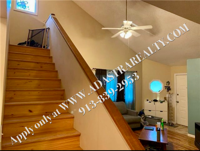 Building Photo - Beautiful 3 Bed 2 Bath Duplex in Lawrence-...