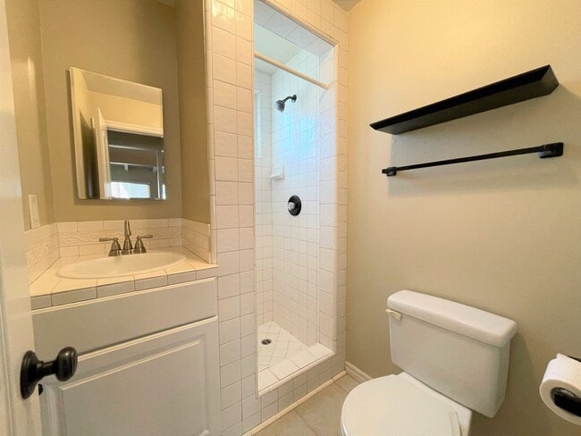 Building Photo - Pierpont Beach Duplex