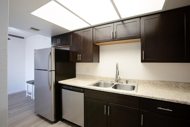 Building Photo - La Lomita