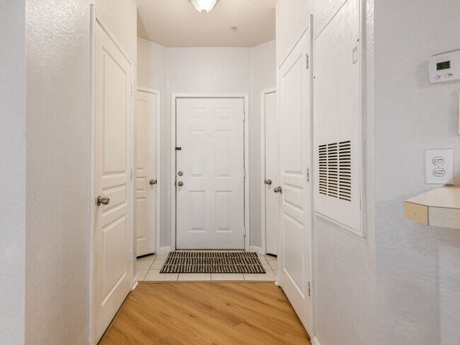 Building Photo - Palm Springs Boulevard 5125 Unit #2206