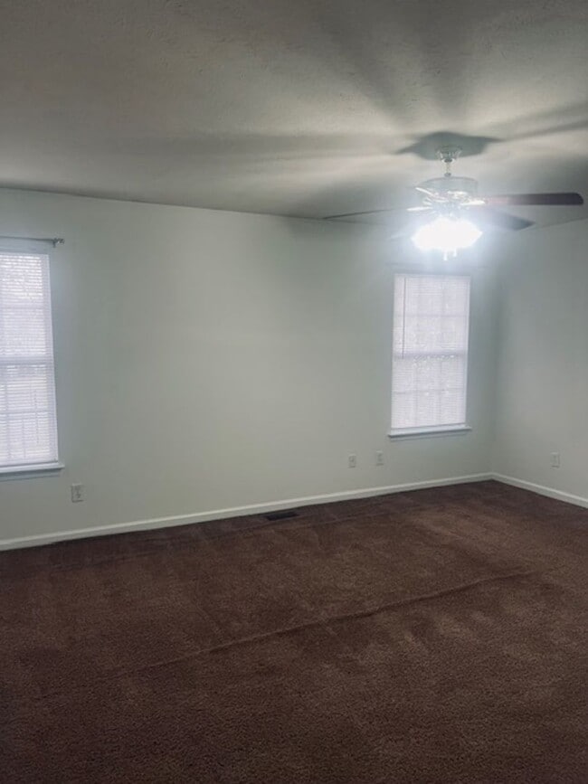 Building Photo - Jordans Crossing