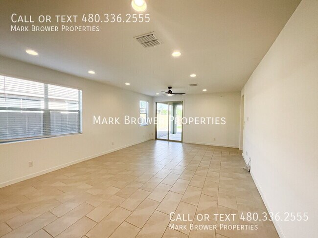 Building Photo - 4119 E Sagebrush St