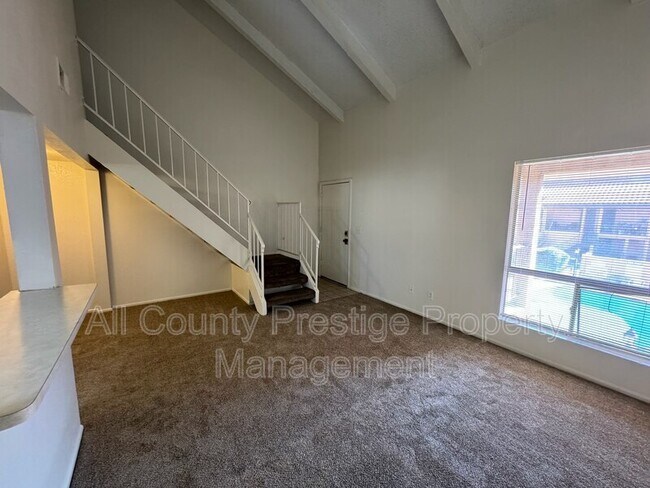 Building Photo - 1831 W Mulberry Dr