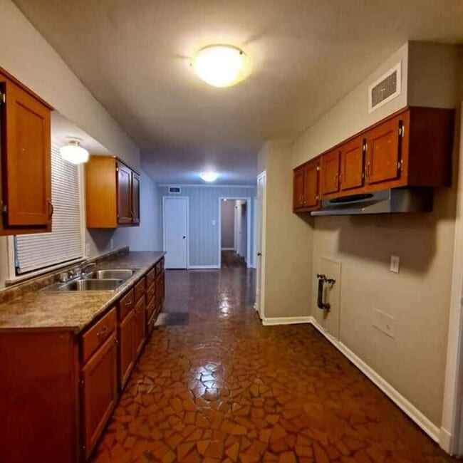 Building Photo - 1484 Haywood Ave