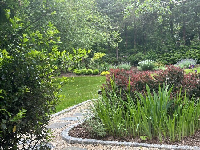 Building Photo - 3 1st Pl