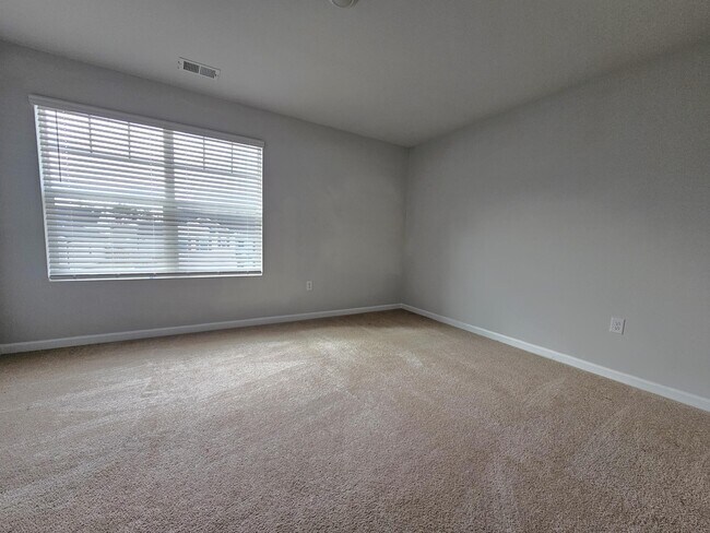 Building Photo - 1319 Birch Cir