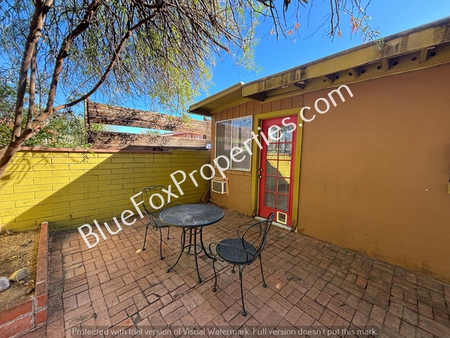 Building Photo - 809 N Irving Cir