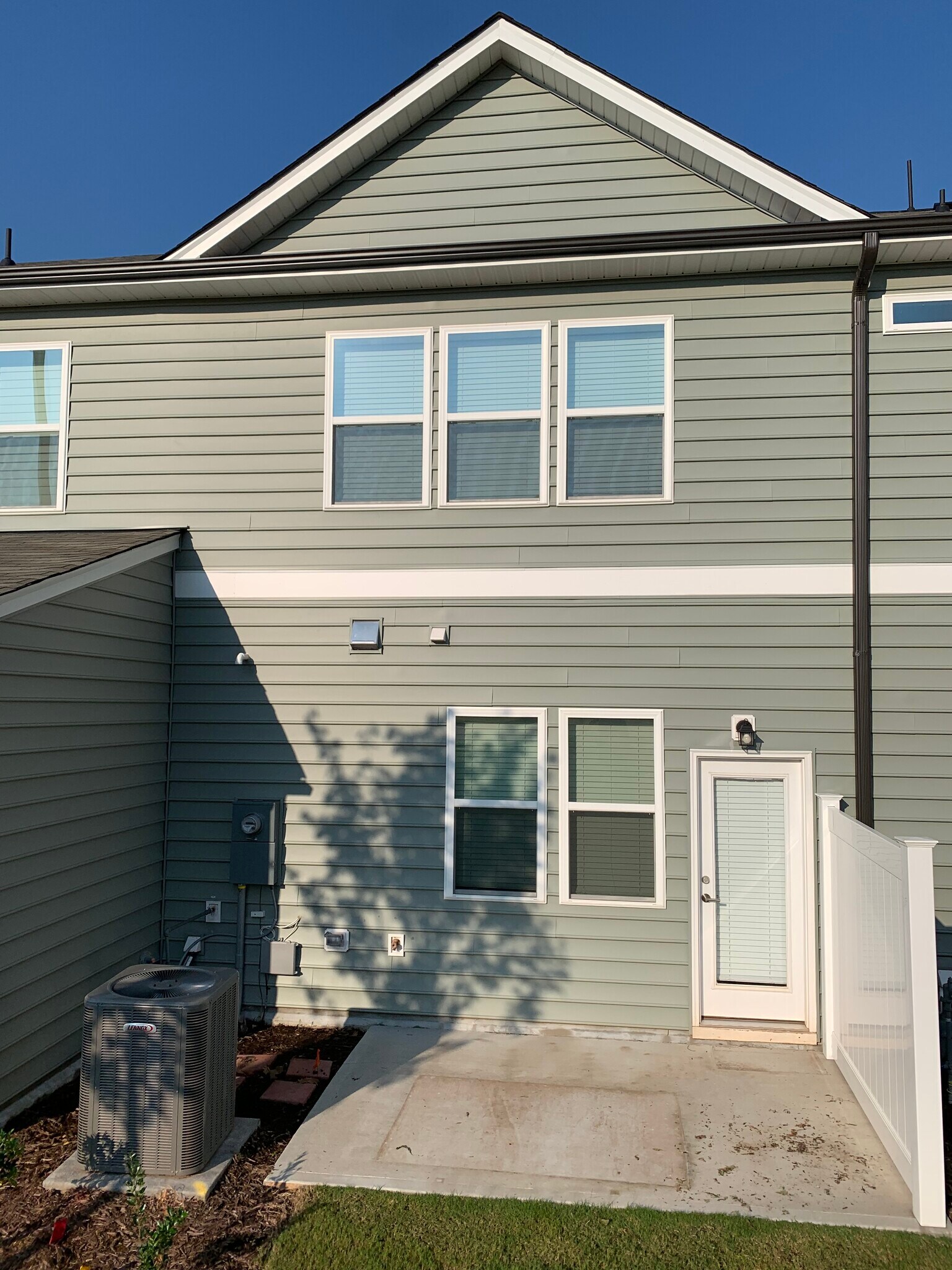 Back View - 1353 Fitchie Pl