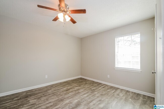 Building Photo - 541 Closhire Ln