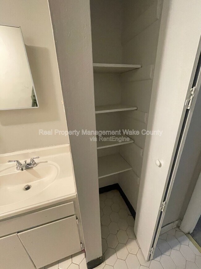 Building Photo - 4702 Walden Pond Dr