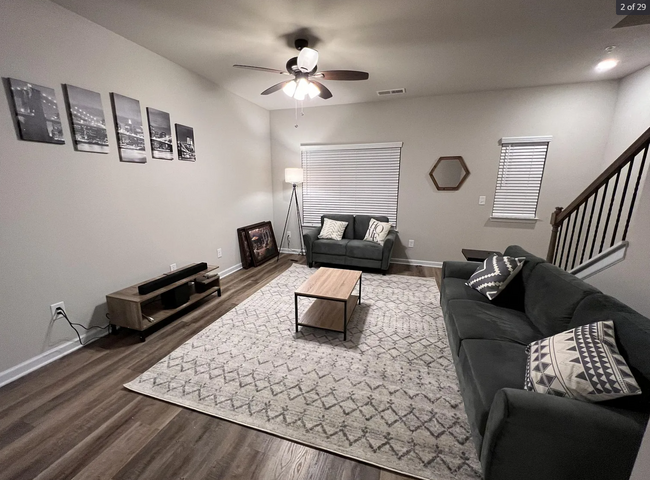 Building Photo - 1057 Bayrose Cir