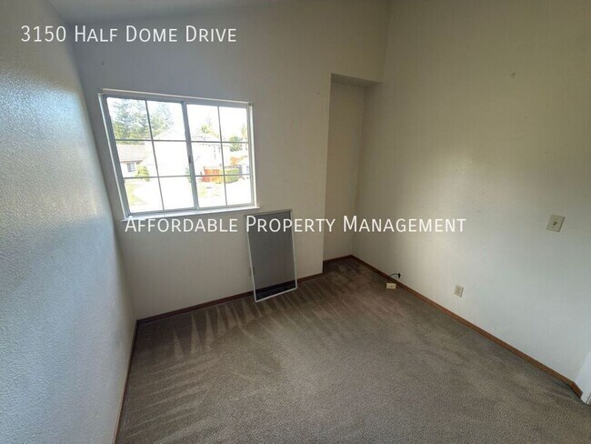 Building Photo - 3150 Half Dome Dr