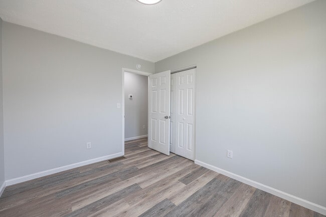 Building Photo - 140 Levy Rd