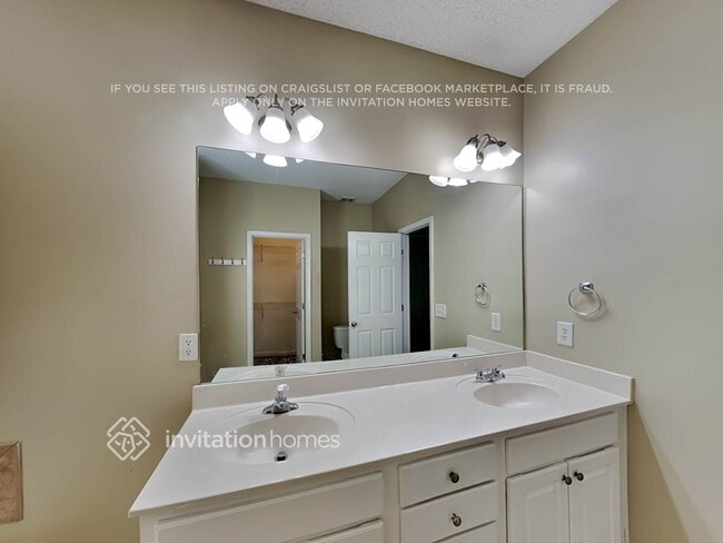 Building Photo - 10 Camden Cir