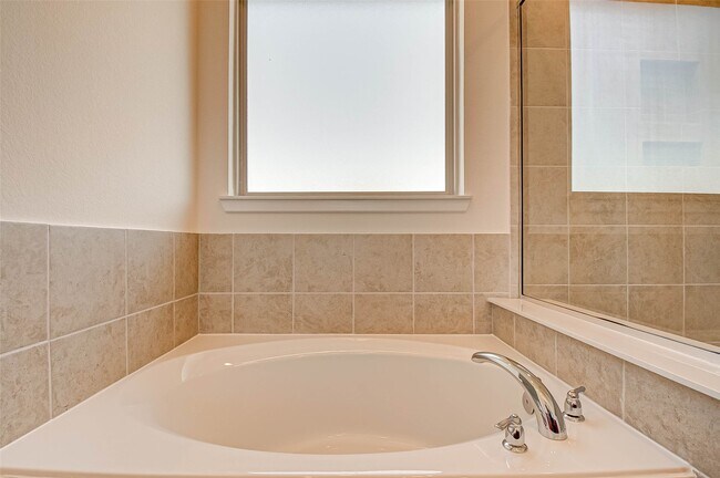 Building Photo - 8011 Colony Chase Ct