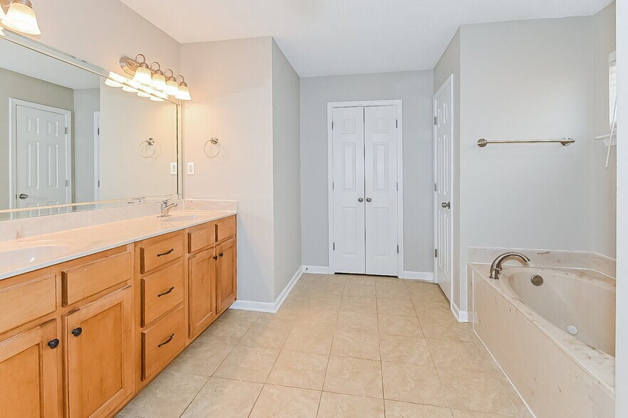 Building Photo - 4428 Liverpool Ln